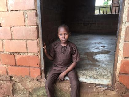 Ibrahim uit Nigeria werd ontvoerd door een criminele bende. 