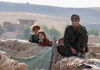 Deze familie is gevlucht voor de Taliban die Afghanistan veroveren. 