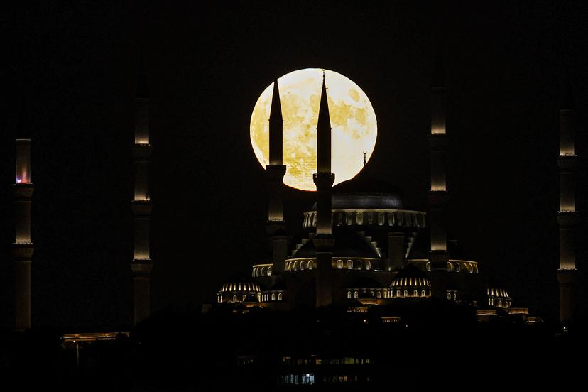 Supermaan in Istanbul, Turkije, 01 August 2023.